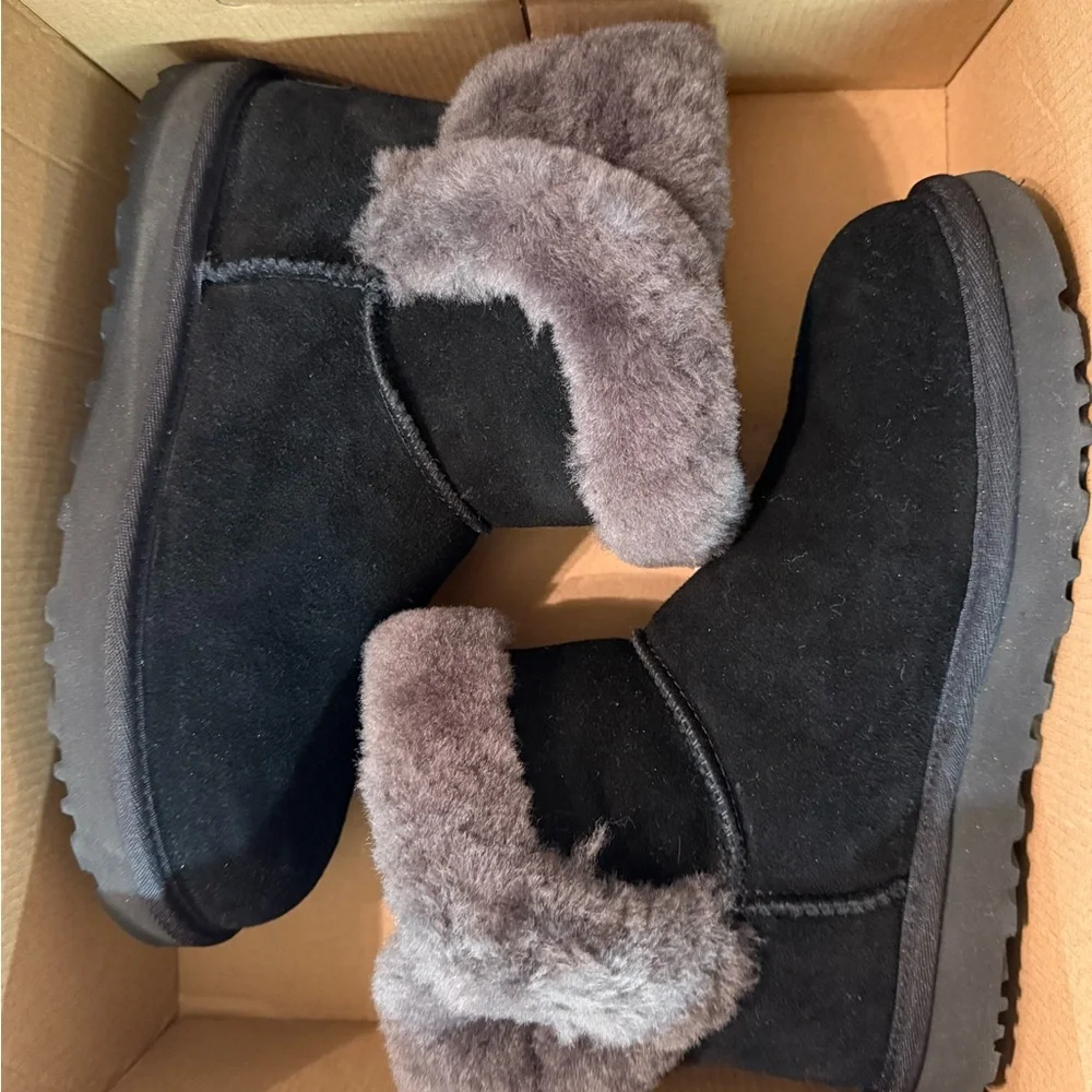 UGG Saniya Mini Bootie - Picture 10 of 13